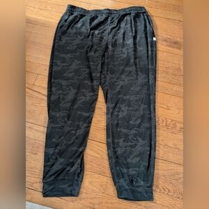 Vuori Black Camo Joggers, Men's XXL